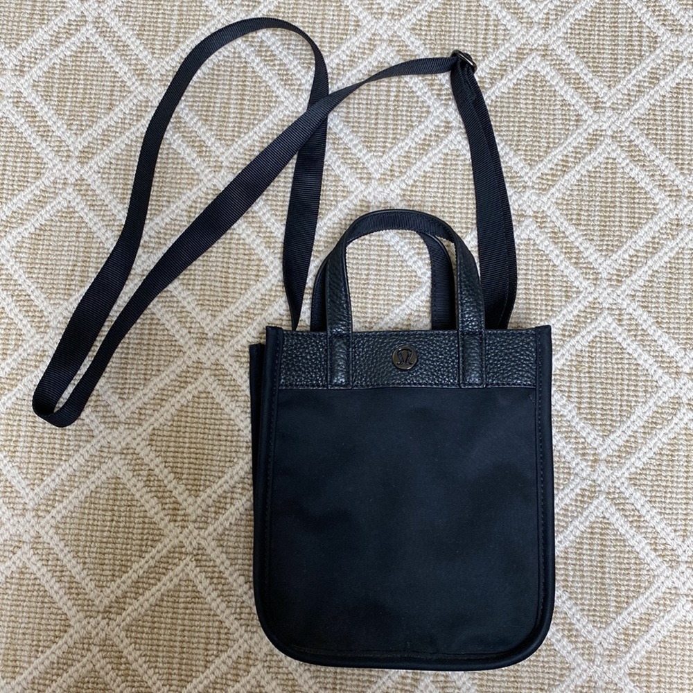 Mini Lululemon shoulder/ crossbody bag